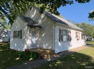 1102 Washington Ave, Staunton, IL 62088