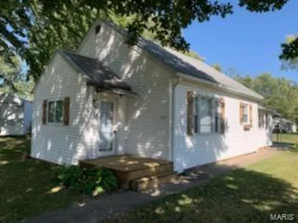 1102 Washington Ave, Staunton, IL 62088