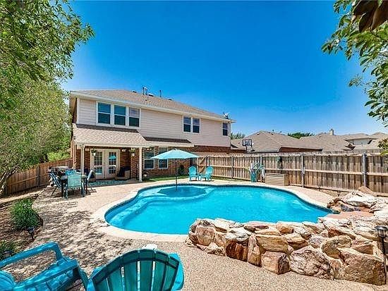 2nd image of 2716 Hawthorne Dr