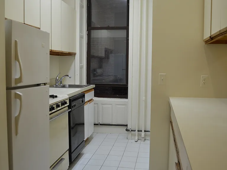 111 Montague St #2C — Photo 1