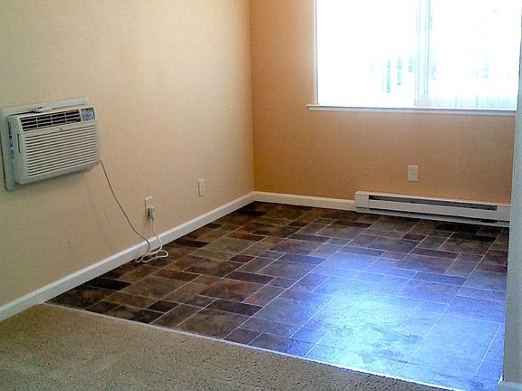 2nd image of 87 Glen Eyrie Ave APT 29