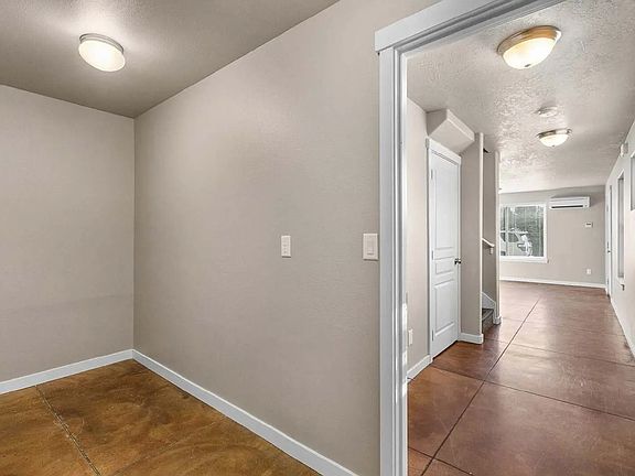 4th image of 728 NW Newport Ave #2-D
