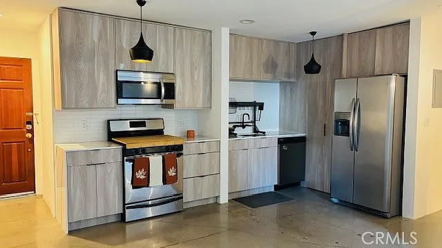 18645 Hatteras St #102 — Photo 2