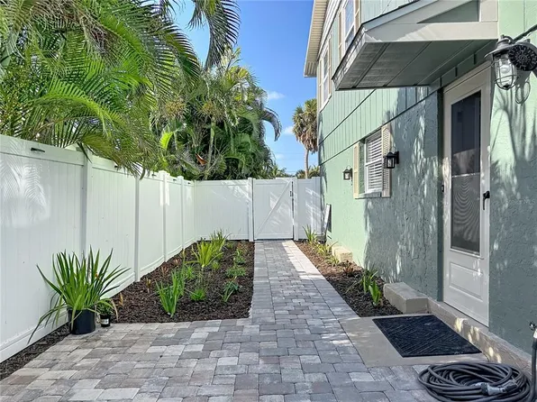 202 PEACOCK LANE #B, HOLMES BEACH, FL 34217