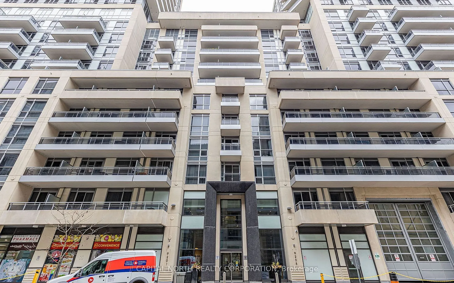 9205 Yonge St #811 photo 1