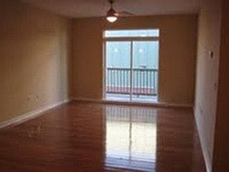 9' Ceilings, hardwood floors in living areas, berber carpet 