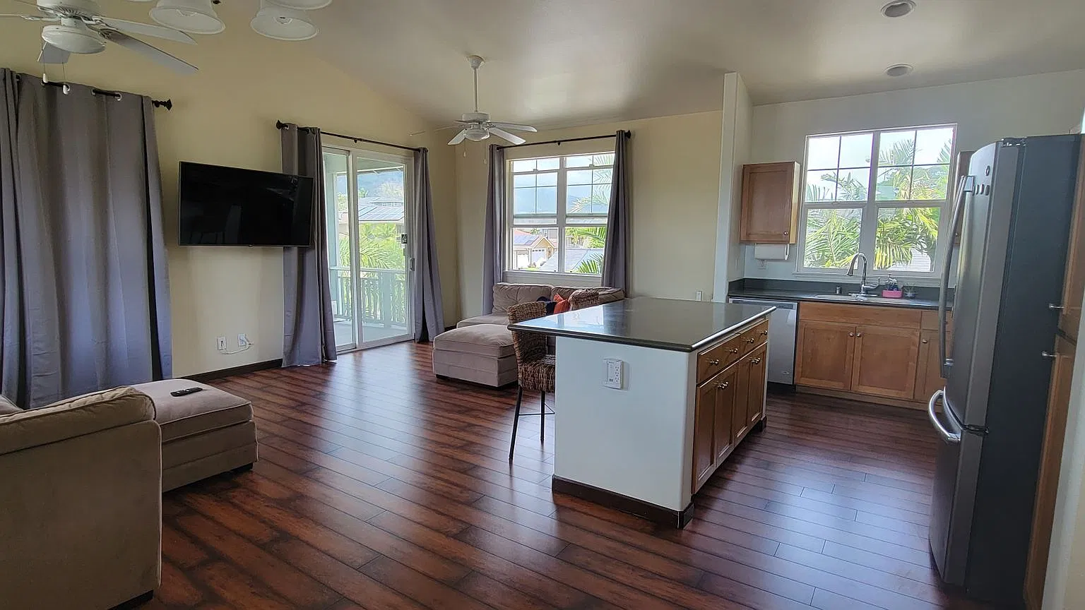 Spacious 2 level Partial Furnished Home — Photo 4