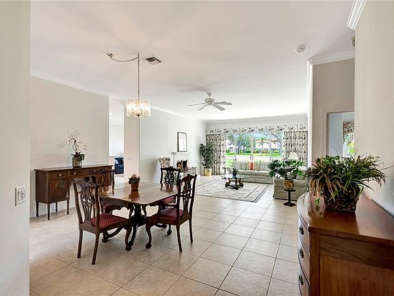 3rd image of 1025 Saint James Cir