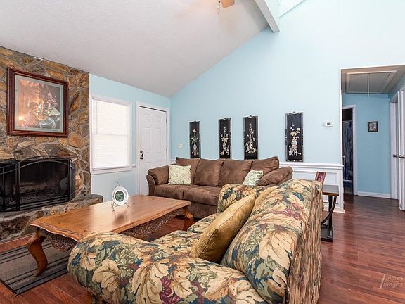 3rd image of 922 S Confederate Dr #209