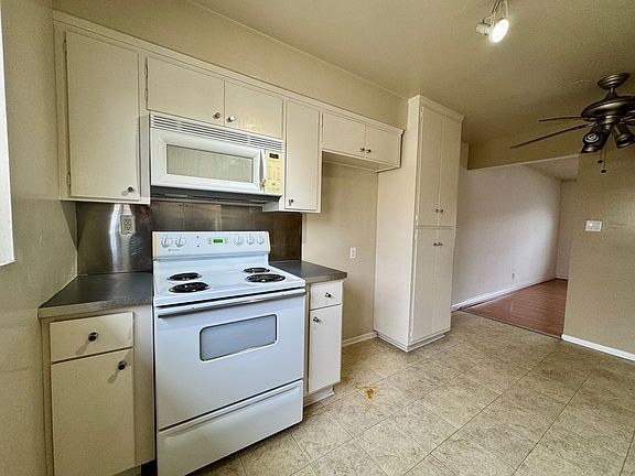 5th image of 800 N Eucalyptus Ave APT 212