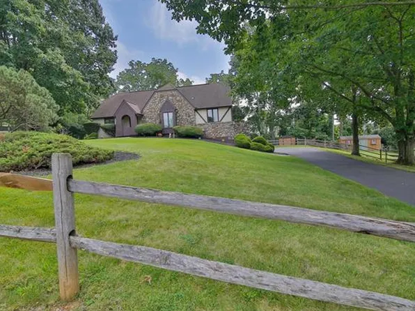 4624 Sunset Cir, Coopersburg, PA 18036