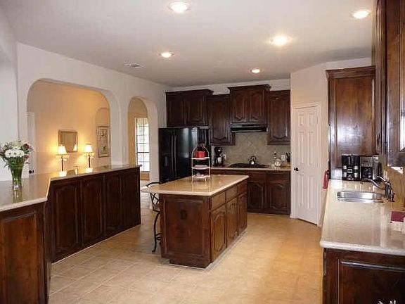 4th image of 4116 Greenwood Way