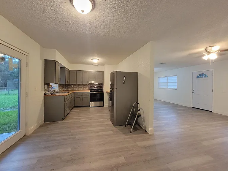 274 SE 14th Ave — Photo 9