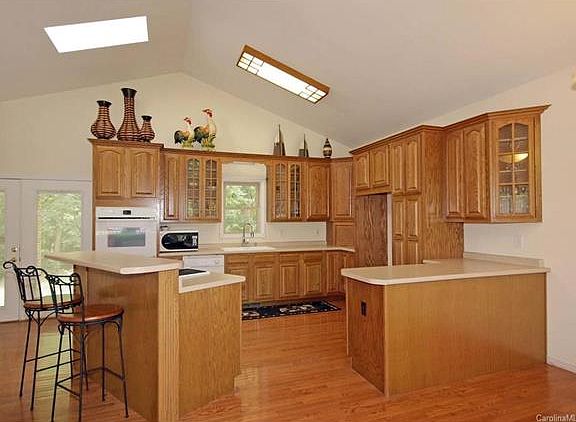 3rd image of 104 Grayrock Dr #1