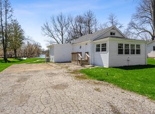 5 Oak St, Port Barrington, IL 60010