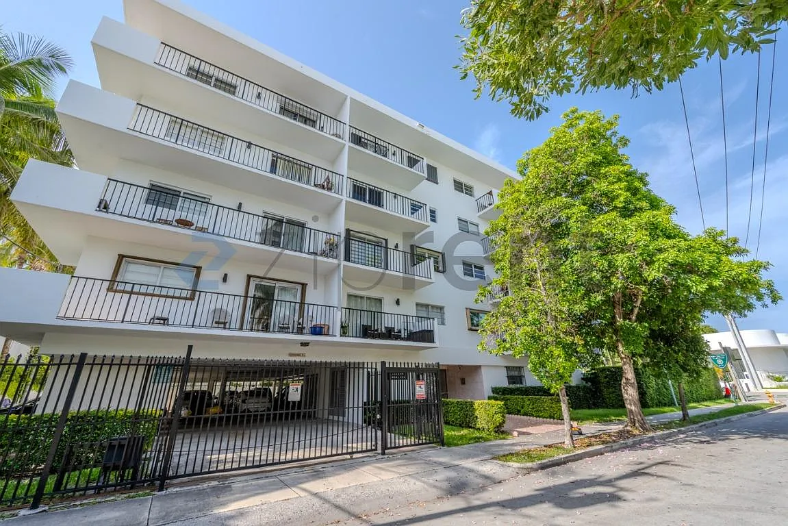 2 bed, 983 sqft, $3,150 — Photo 2