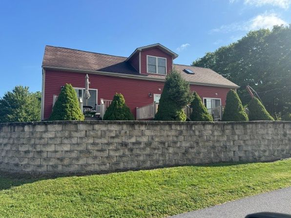 221 Bedford St