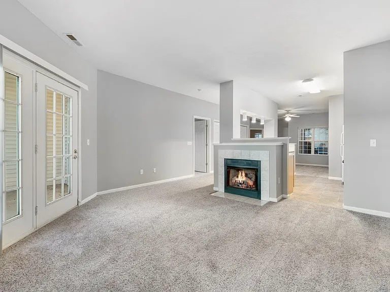 Lake Pointe Apartment Homes — Photo 4