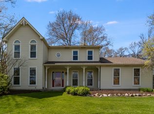 5N804 Ravine Dr, St Charles, IL 60175