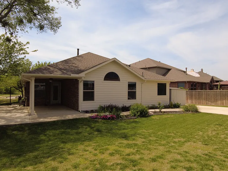 300 Dorset Ct — Photo 17