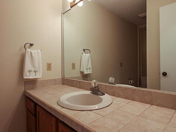 5th image of 859 Fountain Dr
