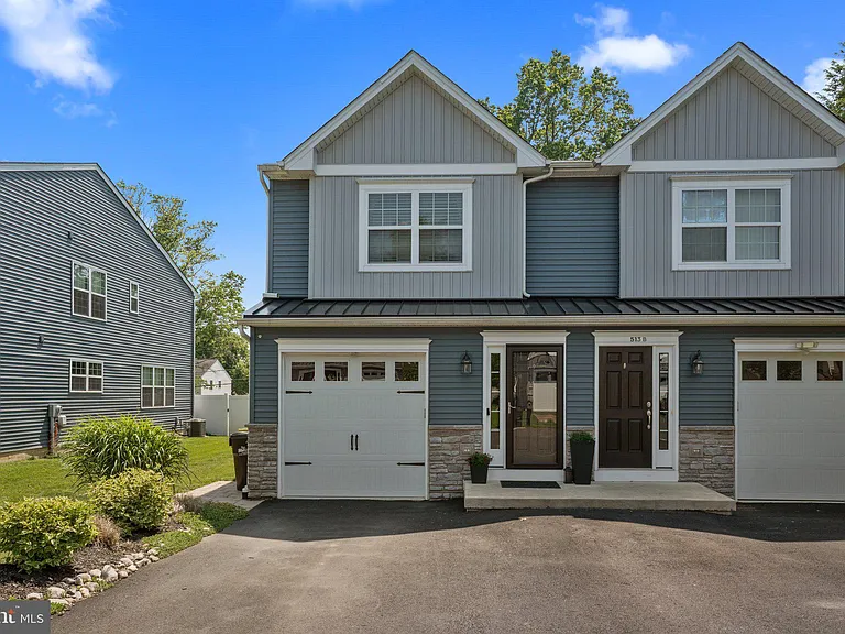 513 Arbutus Ave #A — Photo 2