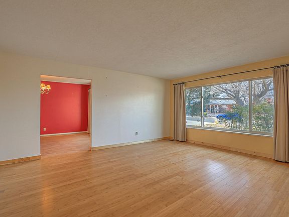 5th image of 1410 California St NE
