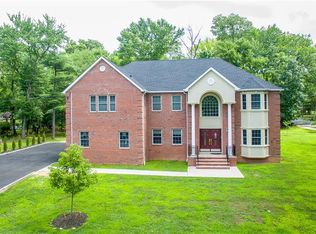 14 Longview Rd, Edison, NJ 08820