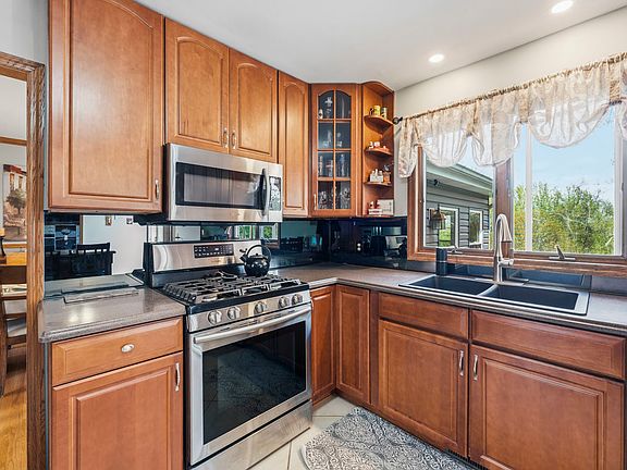 3rd image of 4218 Billingsgate Ln