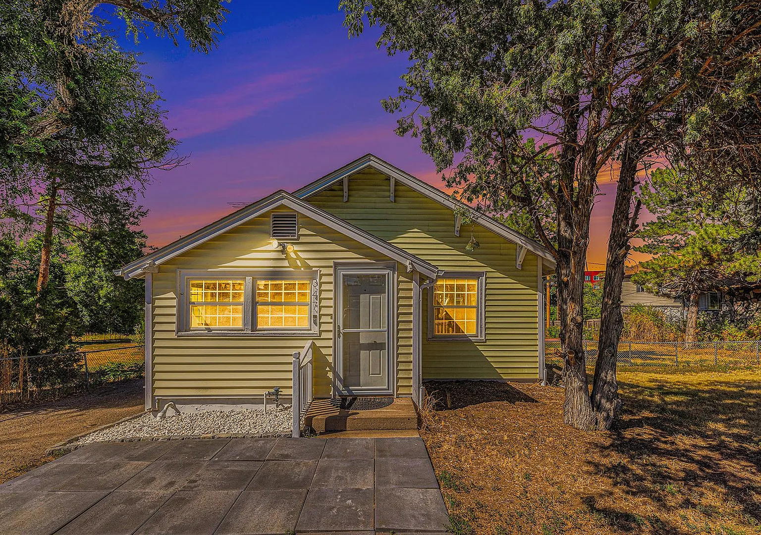 Charming 4Bed/2Bath with Huge Backyard — Photo 1