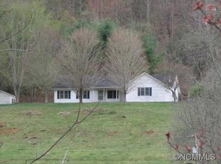 201 Hummingbird Ln, Burnsville, NC 28714
