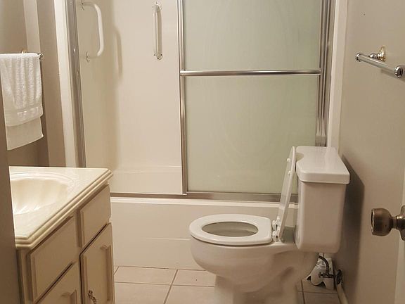 5th image of 1213 Washington St