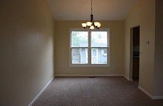 3rd image of 13 Oriole Ln