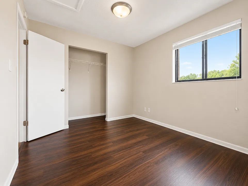 2 bed, 1000 sqft, $1,425 — Photo 3
