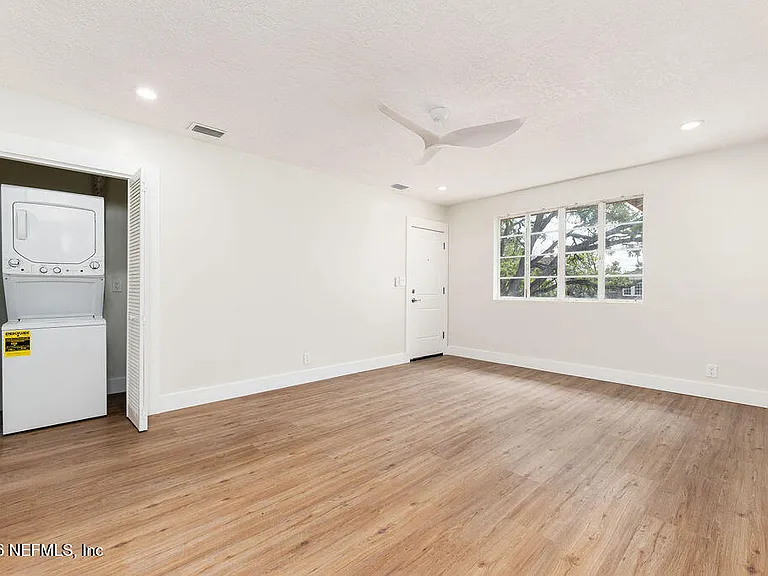 2247 Riverside Ave #6 — Photo 3