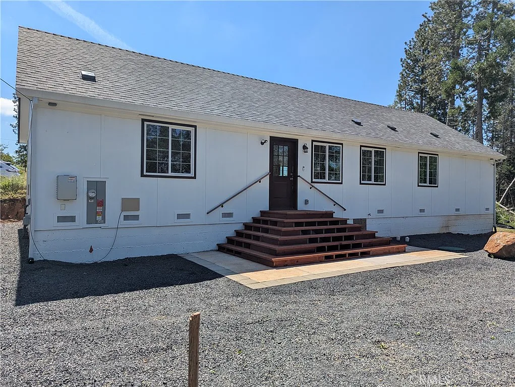 3 bed, 1440 sqft, $2,100 — Photo 1