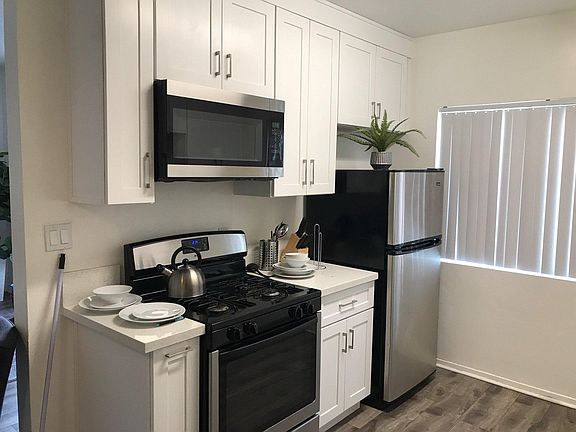 2nd image of 12344 Burbank Blvd #19