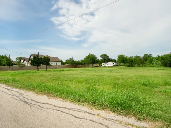 126 Cuernavaca Dr, Del Valle, TX 78617