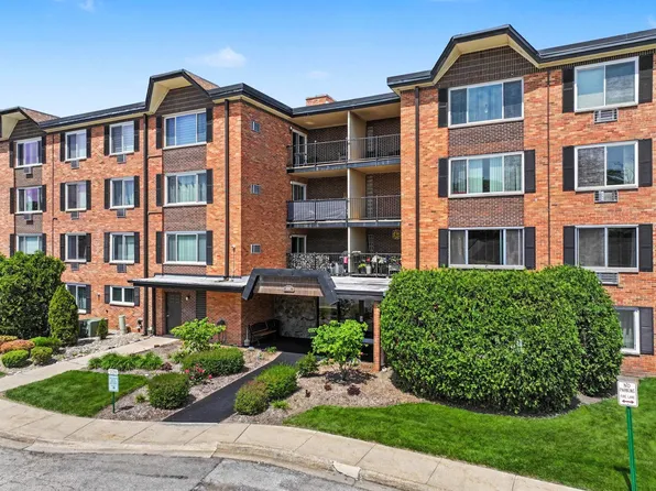 1227 S Old Wilke Rd APT 210, Arlington Heights, IL 60005