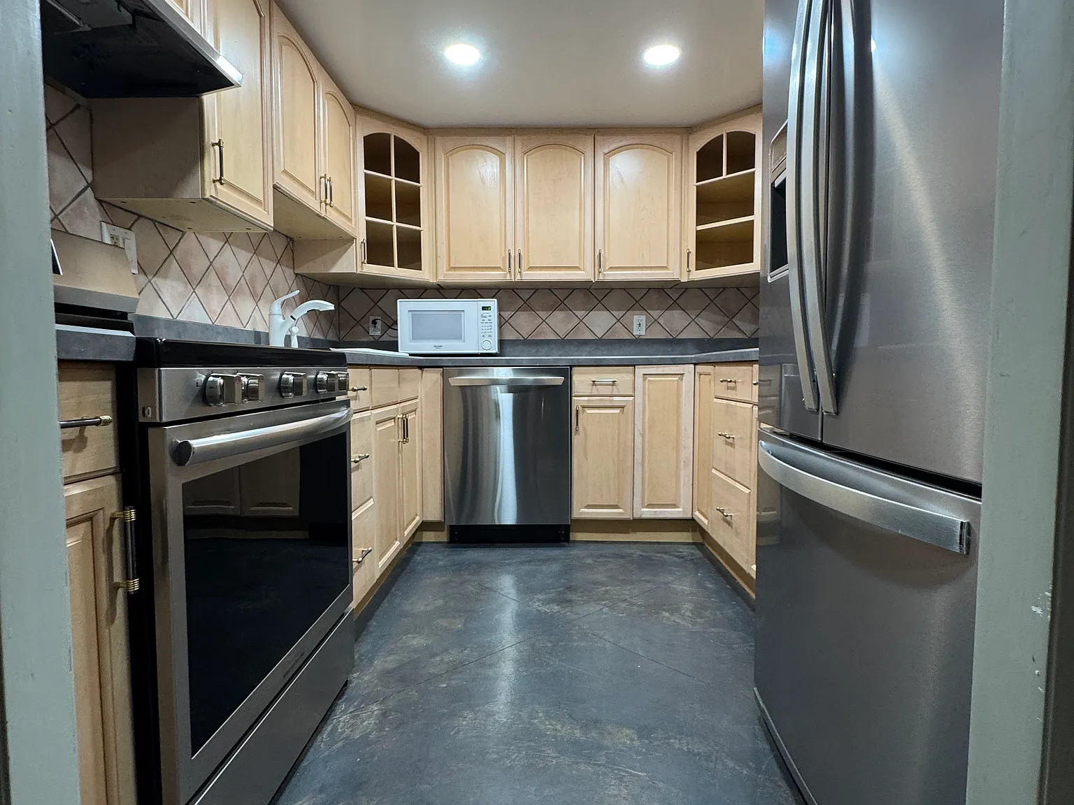 2 bed, 1109 sqft, $1,600 — Photo 3
