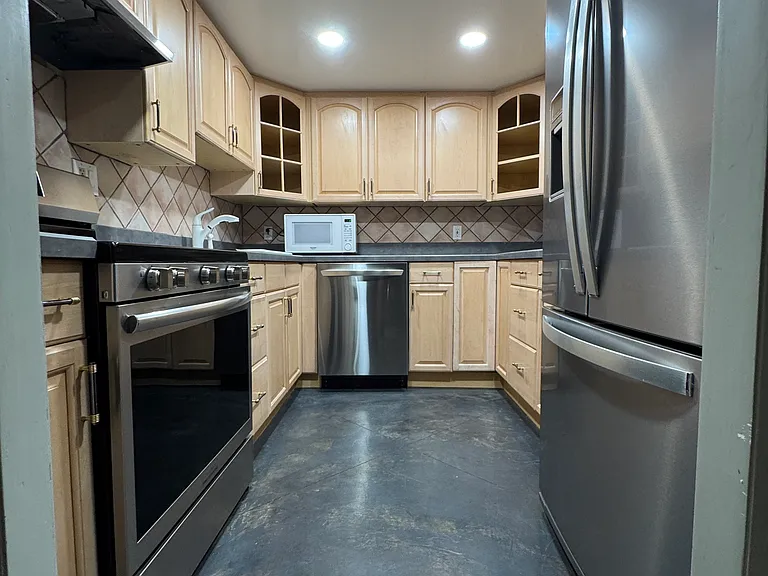 400 E Colonial Dr #108 — Photo 3