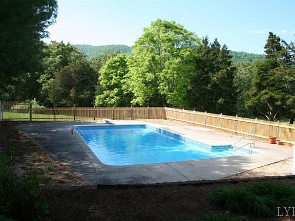 5th image of 404 Meadowridge Dr