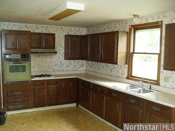 3rd image of 814 Laurel Ave