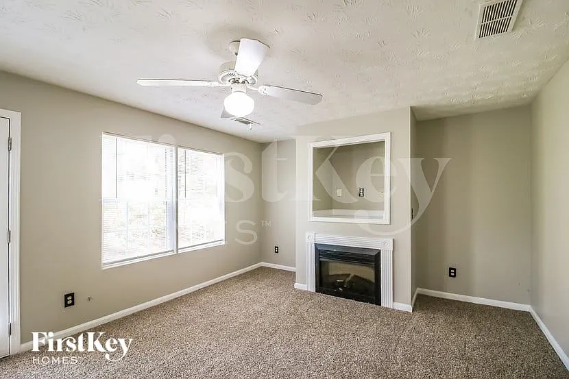 3 bed, 2.5 bath, 1772 sqft, $1,940 — Photo 4