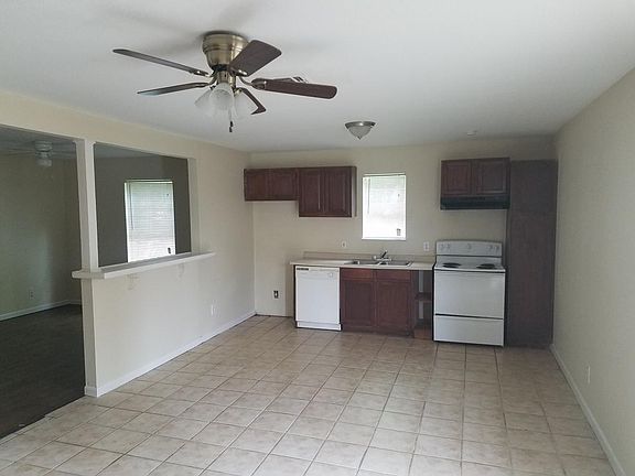 3rd image of 7589 Windsor Oaks
