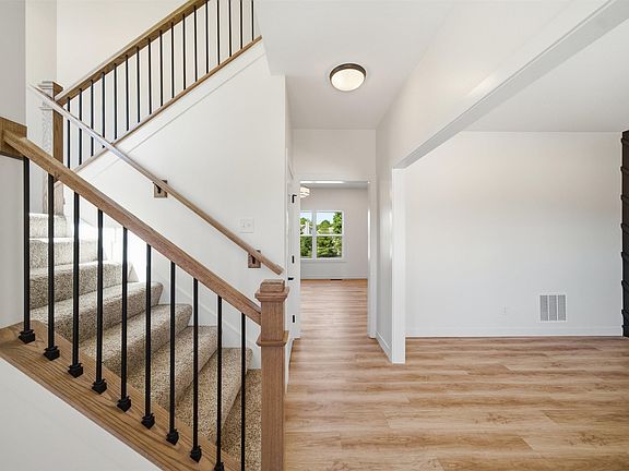 4th image of 256 Karagen Cir
