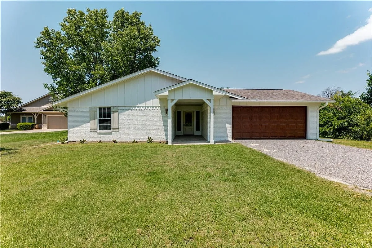 3 bed, 2.0 bath, 1515 sqft, $2,650 — Photo 2