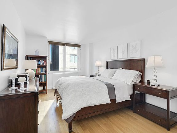 4th image of 211 E 46th St #19E