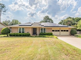 1902 Green Meadow Ct, Arlington, TX 76013