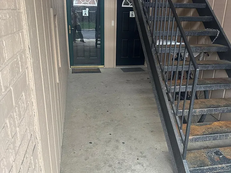51 Port Robert Dr #B — Photo 2